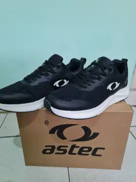 Sepatu Astec warna hitam