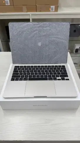 MACBOOK AIR M3 8/256GB IBOX