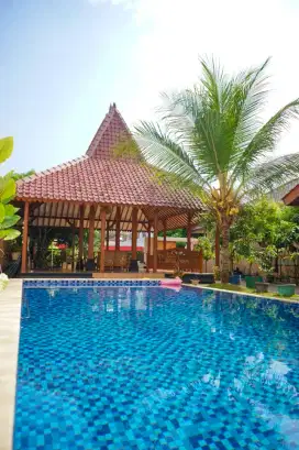 Rumah Tinggal dg Kolam Renang dan Pendopo/Joglo