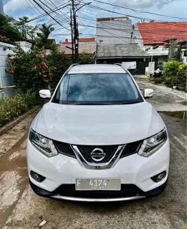 Nissan xtrail 2,0 Metic putih 2015