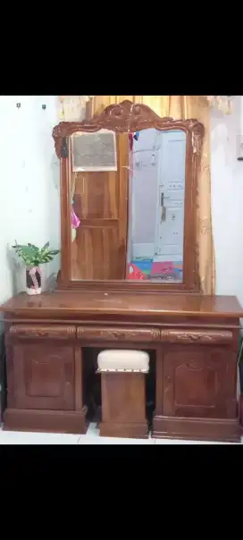 Set Jepara (tempat tidur, lemari, meja rias)