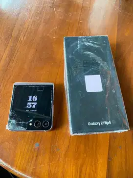 Samsung Z Flip 5 256gb Full set No minus tuker tambah