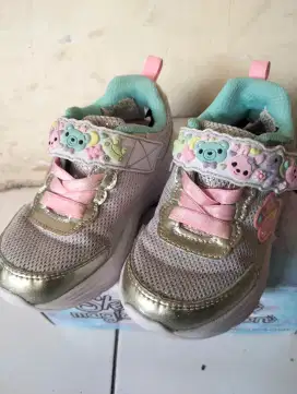 Sepatu Skechers anak perempuan