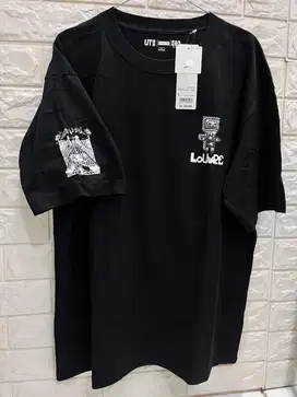 KAOS T-SHIRT UNIQLO LOUVRE PARIS SIZE L (NEW & ORIGINAL)