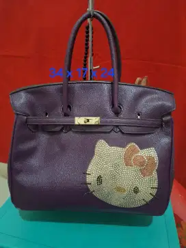 Tas branded
Herher ungu
Uk 34 x 17 x 24
Helloo kitty
Limited edition