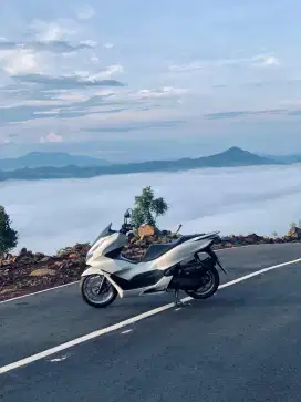 Jual motor seken rasa baru (PCX tahun 2022)