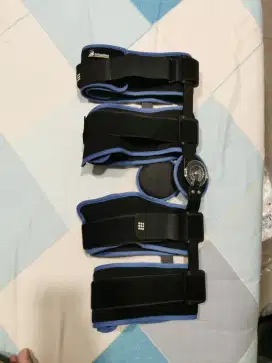 Brace penyangga lutut ligaflex post op knee brace thuasne