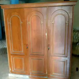 Dijual cepat semua Lemari kayu, meja rias kayu. Sofa 3-2-1-1,meja kaca