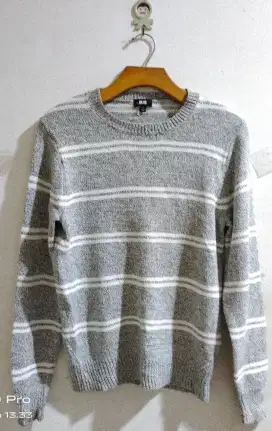 Sweater Motif Uniqlo