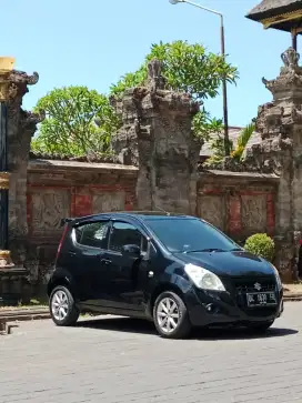 Dijual Mobil Suzuki Splash th 2014 AT warna hitam