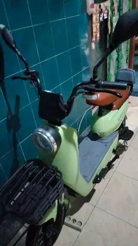 Dijual sepeda listrik u-winfly warna hijau