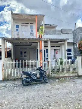 Di jual rumah minimalis 2 lantai di pusat kota padang panjang