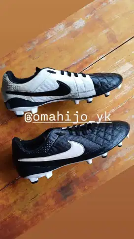 sepatu bola nike tiempo legend 5