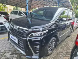 Like New-Toyota Voxy 2.0 Bensin-AT 2017