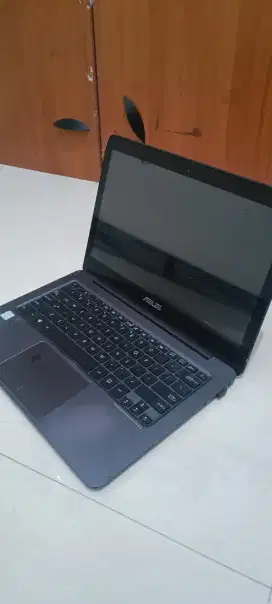 Asus Zenbook 305C