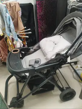 Stroller bayi merek babydoes..kondisi Masih bagus