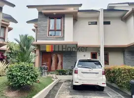 Disewakan Rumah Mewah Asri 2 Lantai Di Villa Panbil