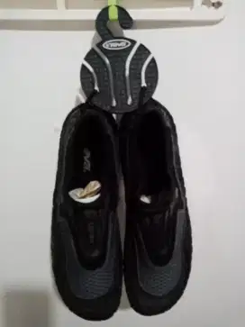 Sepatu proton 11 Hitam original merk Teva