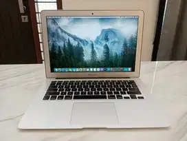 Macbook Air 2014 13in Core i5 4GB SSD 128GB not 2015 pro