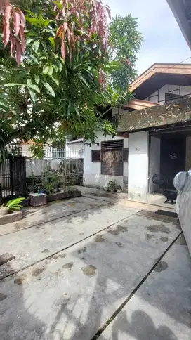 DIJUAL RUMAH TUA HARGA TANAH LOKASI DEKAT UMSU KRAKATAU