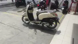 Scoopy Putih Mocca