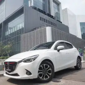 MAZDA 2 R SKYACTIVE AT 2014 / 2015 / 2016 PUTIH FACELIFT