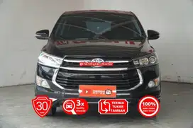 Toyota innova Venturer diesel solar matic AT 2.4 thn 2020 hitam inova