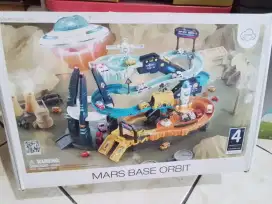 Mainan anak Mars base orbit sevond preloved