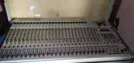 Mixer behringer 32channel