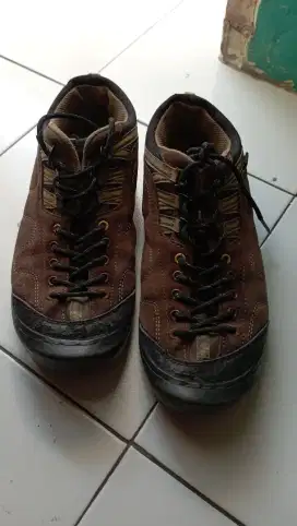 Sepatu EIGER SIZE 42