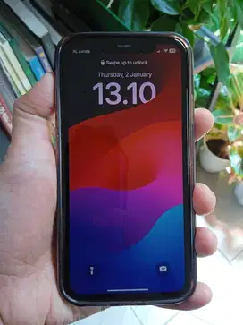 Iphone 11 64GB Hitam Pemakaian Pribadi