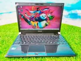 LAPTOP TOSHIBA PR830 i7 8GB SSD 200GB DESIGN GAME EDITING RINGAN BADAK