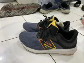 SEPATU NB RUNNING