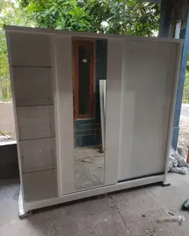 Almari Pakaian Minimalis Murah