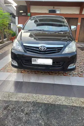 Toyota Kijang Innova 2009 Bensin M/T