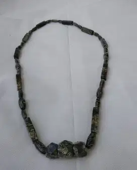 2 Kalung batu dari Kalimantan