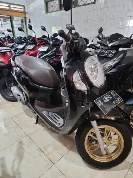 Scoopy hitam emas 2022 awal gbm