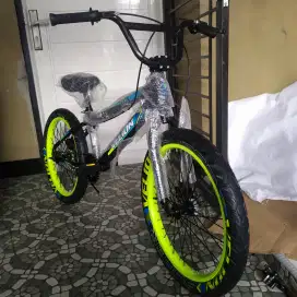 SEPEDA BMX 20 NCH 
SEPEDA COWOK 
SEPEDA UKURAN 20
SEPEDA ANAK COWOK