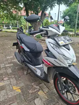 Honda beat th 2022.warna putih hitam.pajak hidup.