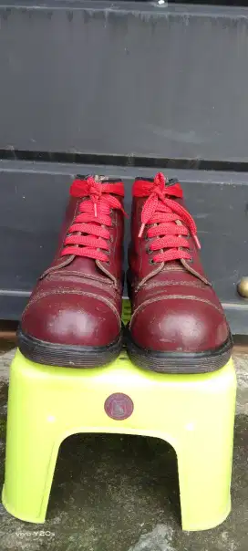 Sepatu Dr Martens STEELTOE