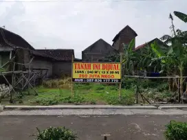 Dijual, pekarangan kosong, pinggir jalan aspal,