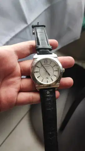 Jam tangan pria merk Aigner