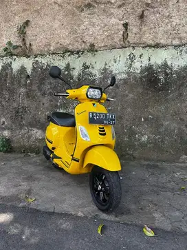 PIAGGIO VESPA MATIC S 125 IGET FACELIFT 2022 YELLOW SOLE MURAH GARANSI