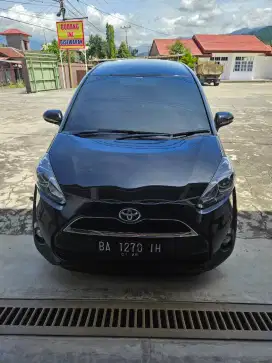 Toyota Sienta V Automatic