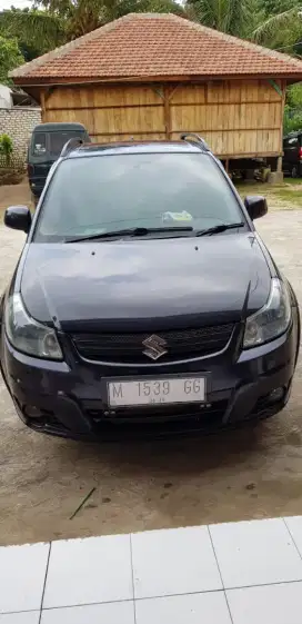 Di jual Suzuki SX4 kondisi bagus pajak plat baru