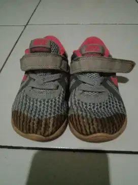 Sepatu Nike anak