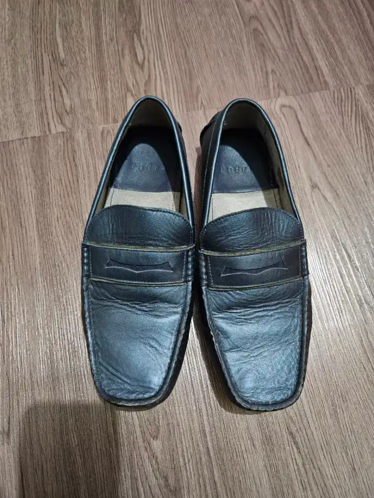 Sepatu loafer pedro