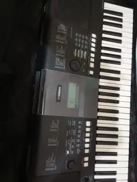 Keyboard Yamaha PSR E423