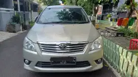 Innova 2012 V/AT 2.0