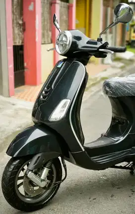 Vespa Piaggio LX 125 iGet AD Solo Black Edt